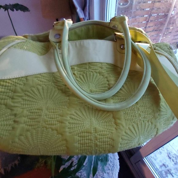 Petunia Pickle Bottom "The Weekender" diaper/travel bag - lime green - Picture 2 of 6